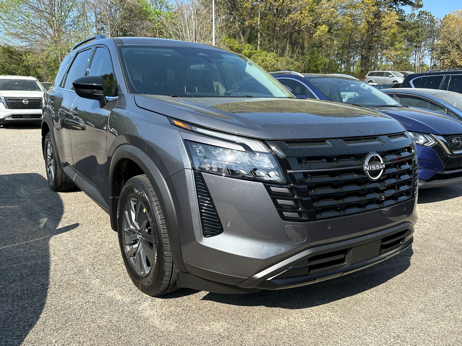 View vehicle photo 3