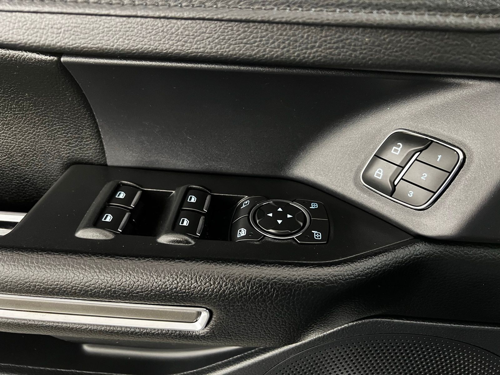 Thumbnail: 2021 Ford Expedition - 21