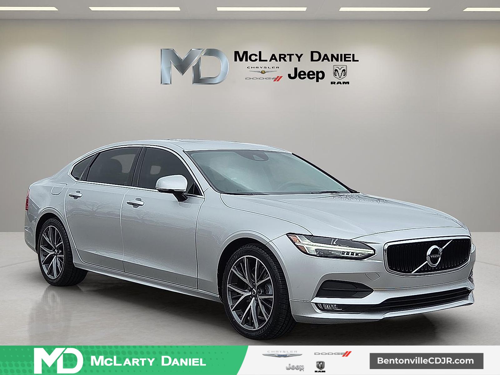 2019 Volvo S90 T6 Momentum AWD