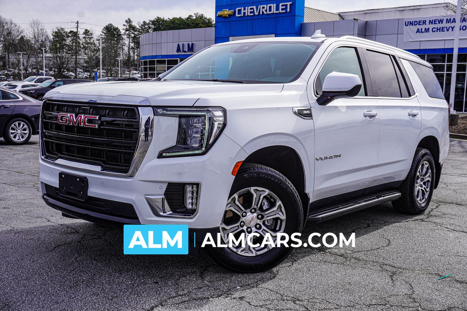 White 2024 GMC Yukon SLE 4WD SUV / Crossover Four-Wheel Drive