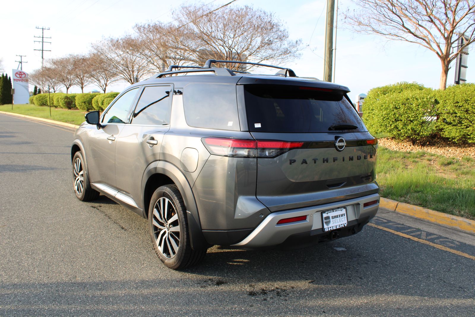 View vehicle photo 5