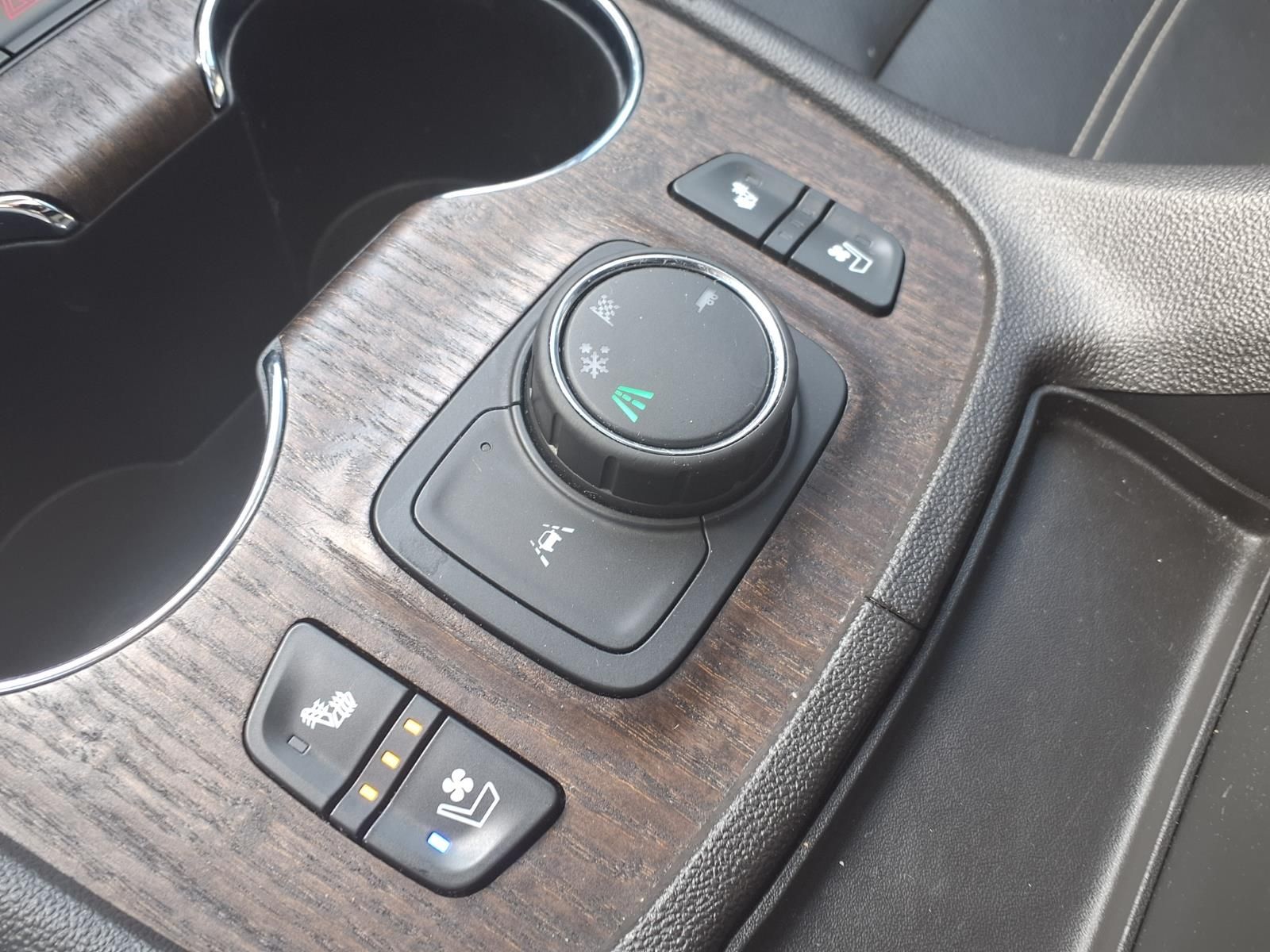 2022 GMC Acadia Denali Green at AutoSavvy Houston Southwest