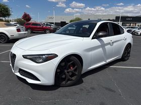 Alfa White 2019 Alfa Romeo Giulia Sedan Rear-Wheel Drive 8-Speed Automatic