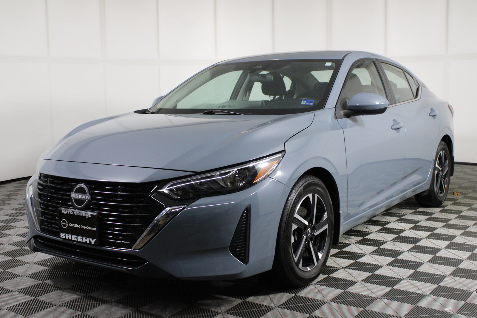 Used 2025 Gray Nissan SV image 5