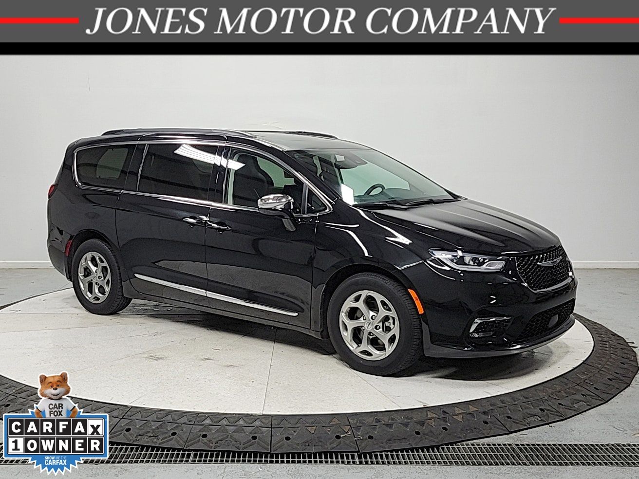 Brilliant Black Crystal Pearlcoat 2023 Chrysler Pacifica Minivan Front-Wheel Drive 9-Speed Automatic