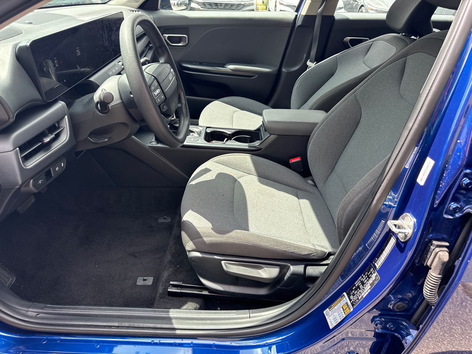 Used 2025 Blue Kia LXS image 9