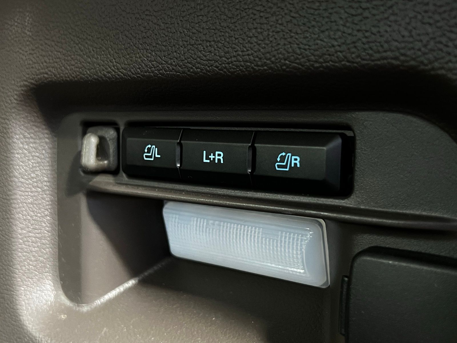 Thumbnail: 2022 Ford Explorer - 30