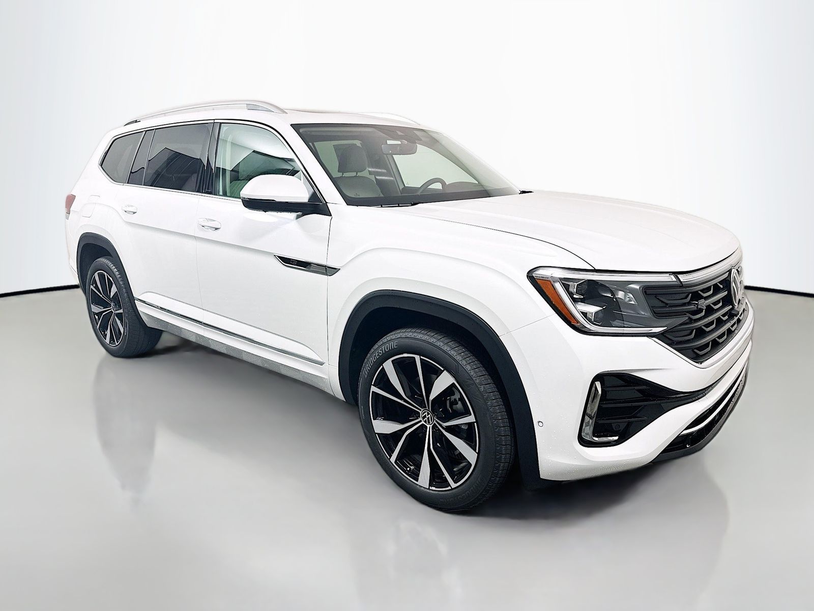 Opal White Pearl 2026 Volkswagen Atlas SUV / Crossover All-Wheel Drive 8-Speed Automatic
