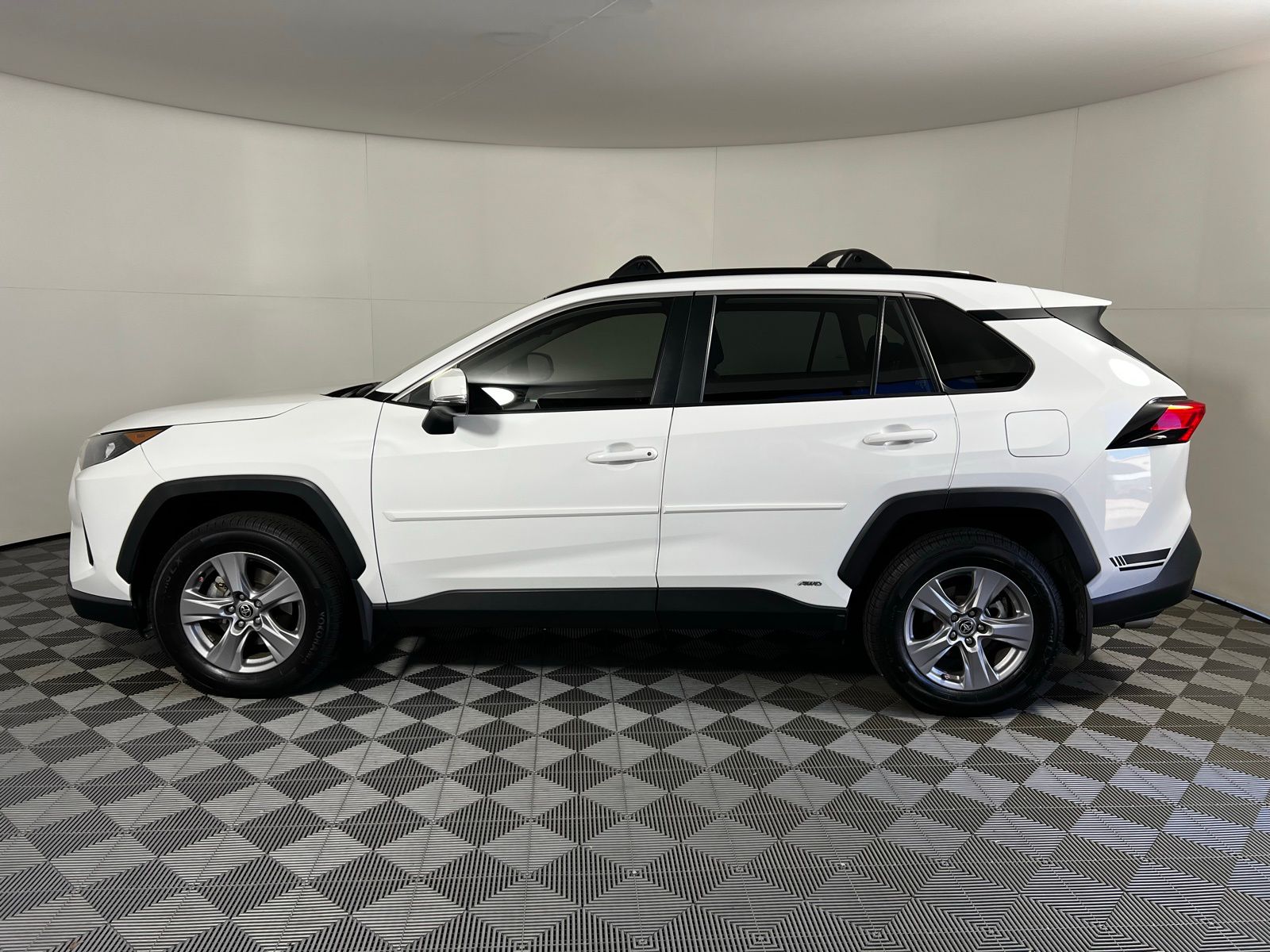 Thumbnail: 2022 Toyota RAV4 - 8