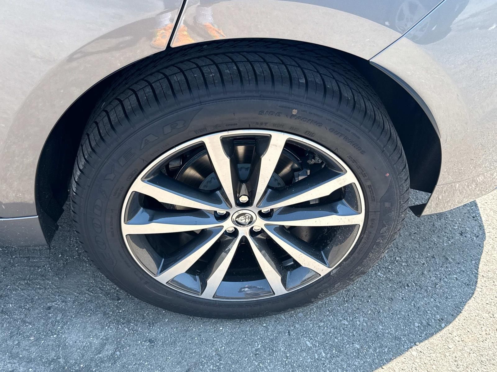 View vehicle photo 3