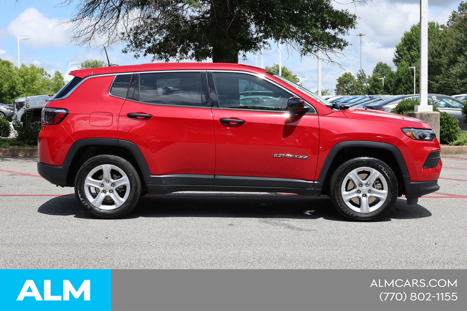 Used 2024  Jeep Sport image 11
