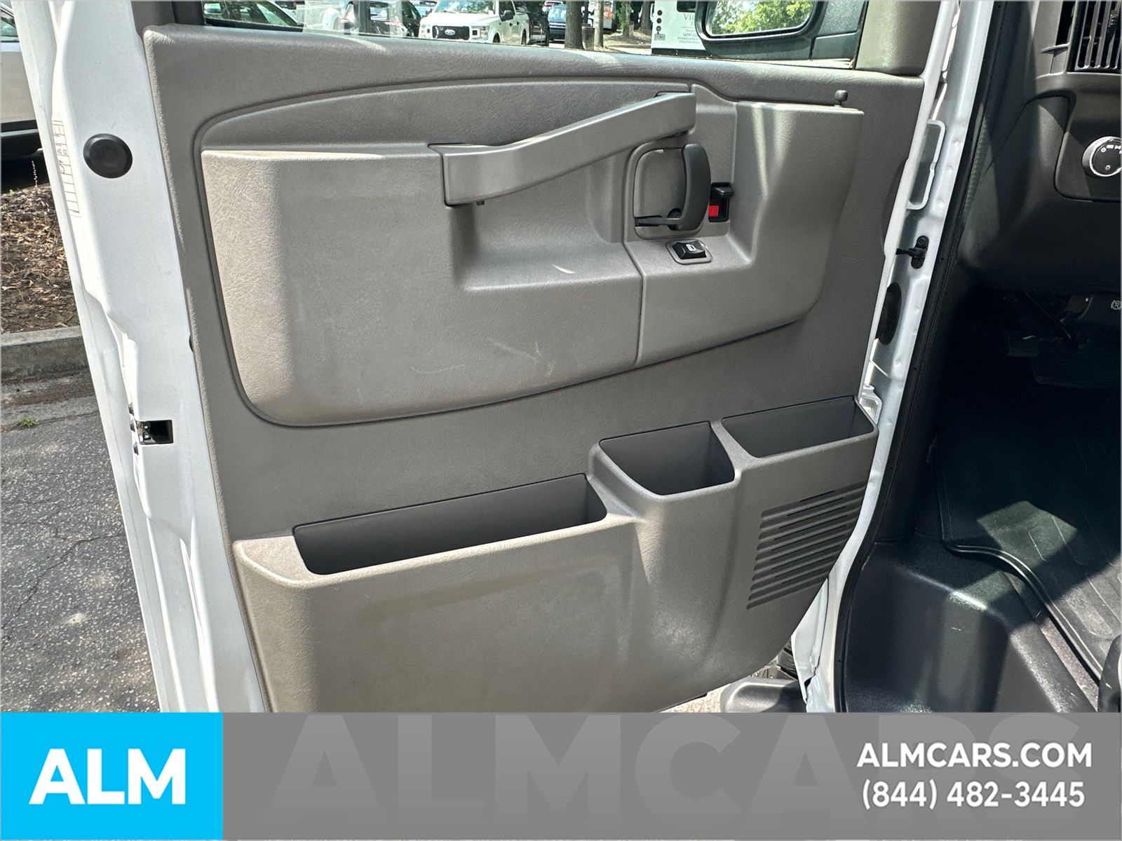 Used 2025 White Chevrolet LT image 11