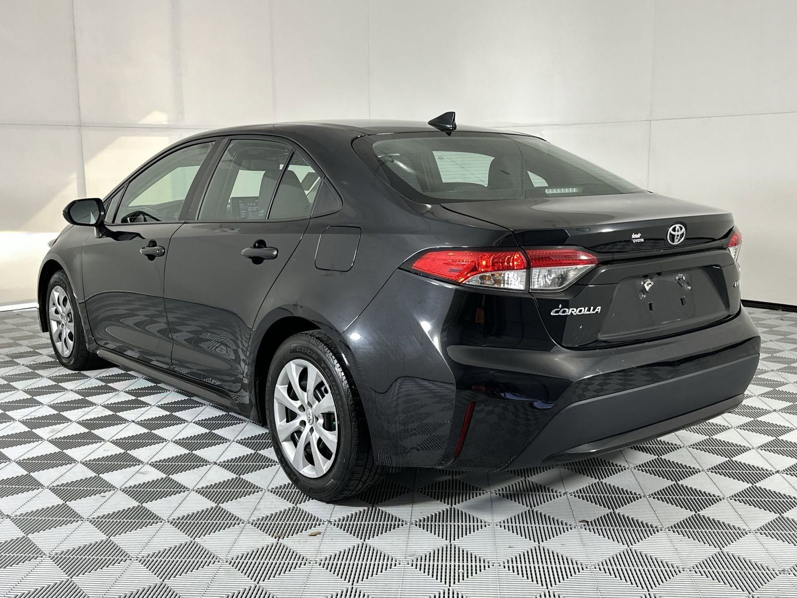 View vehicle photo 6