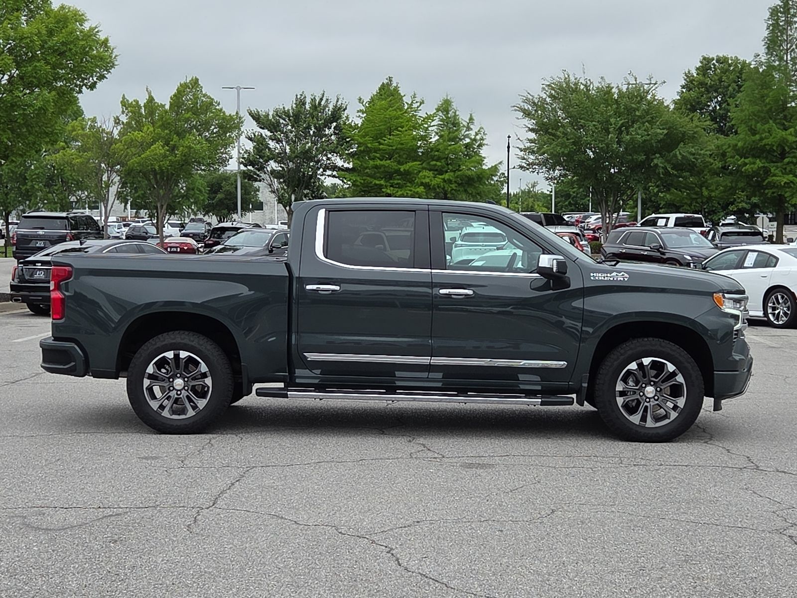 View vehicle photo 6