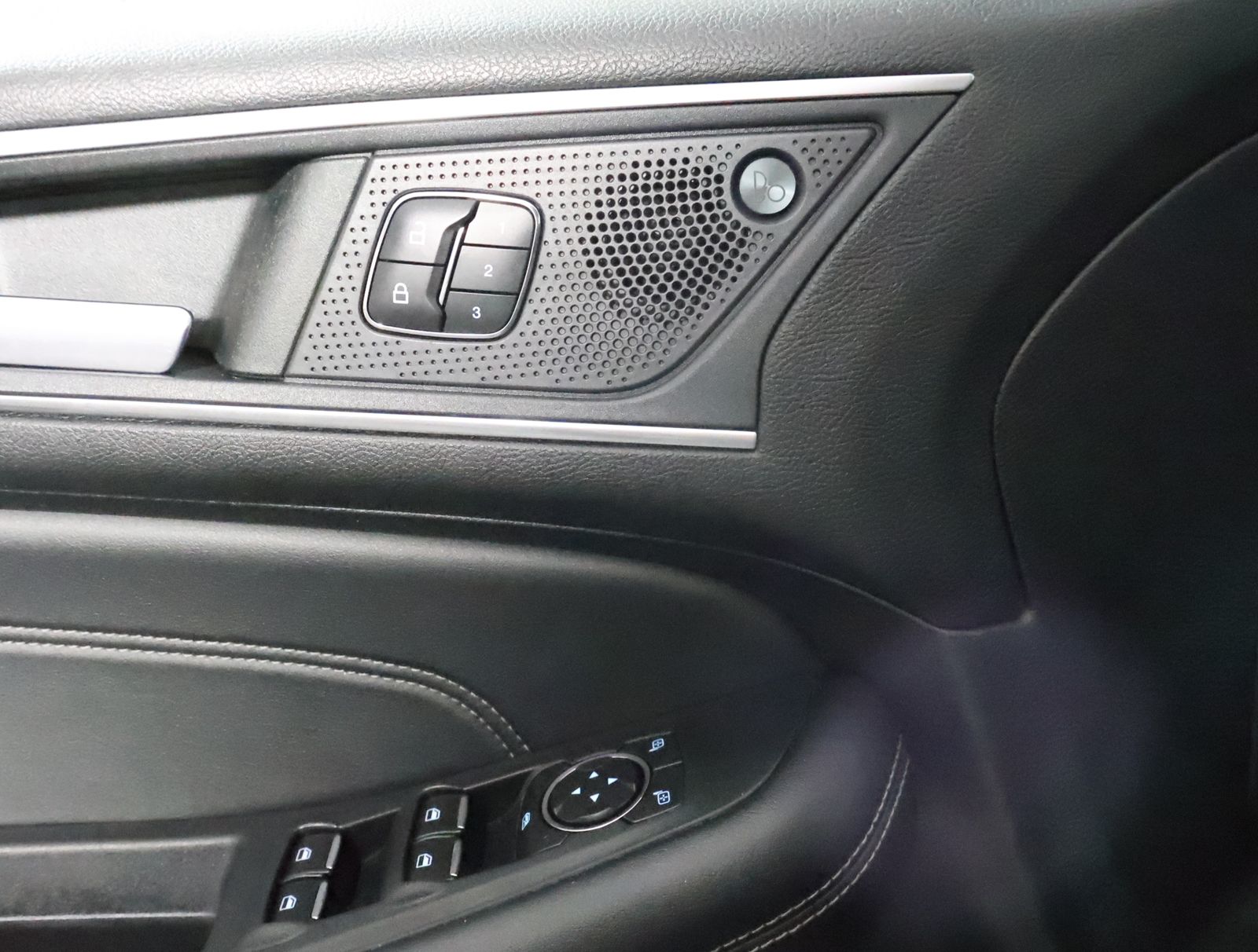 2022 Ford Edge Titanium photo