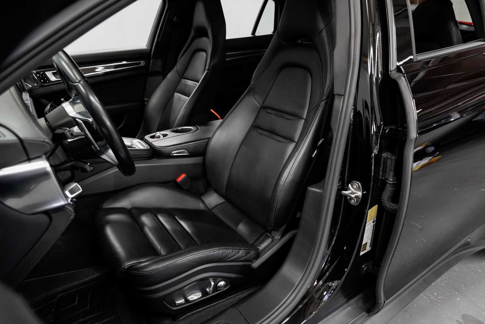 2018 Porsche Panamera Sport Turismo 4S — photo 20