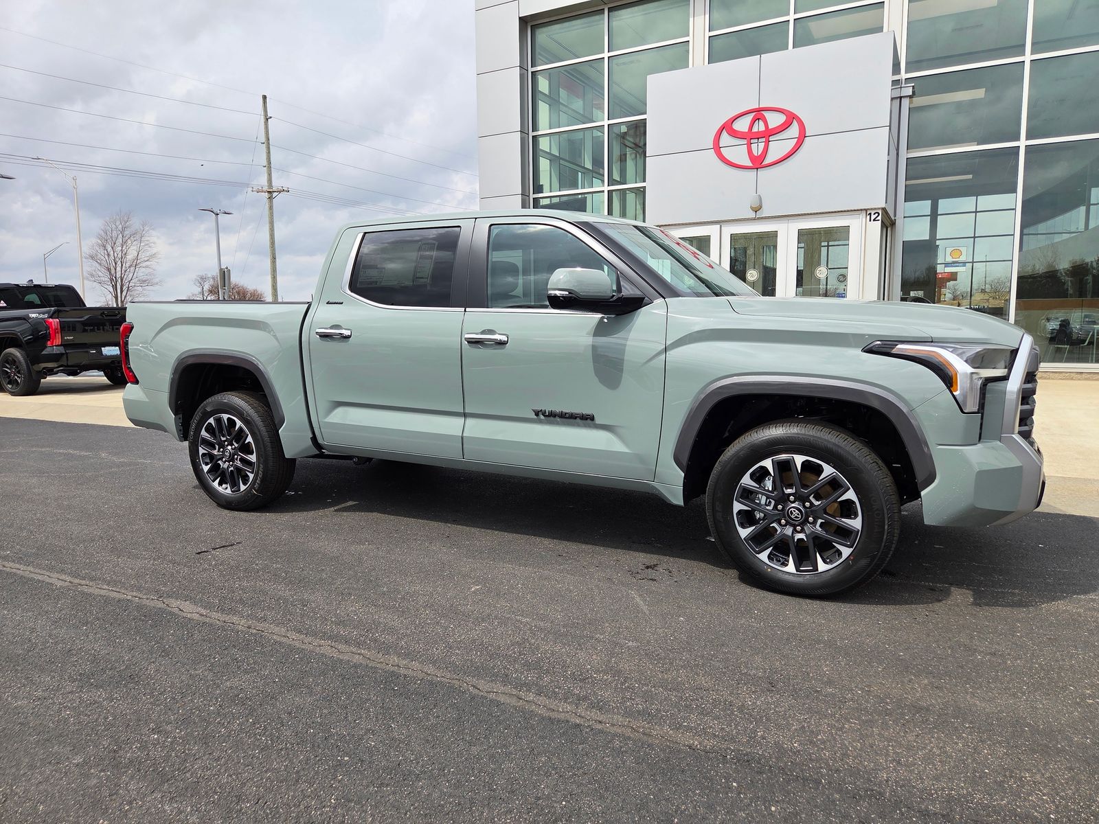 View vehicle photo 2