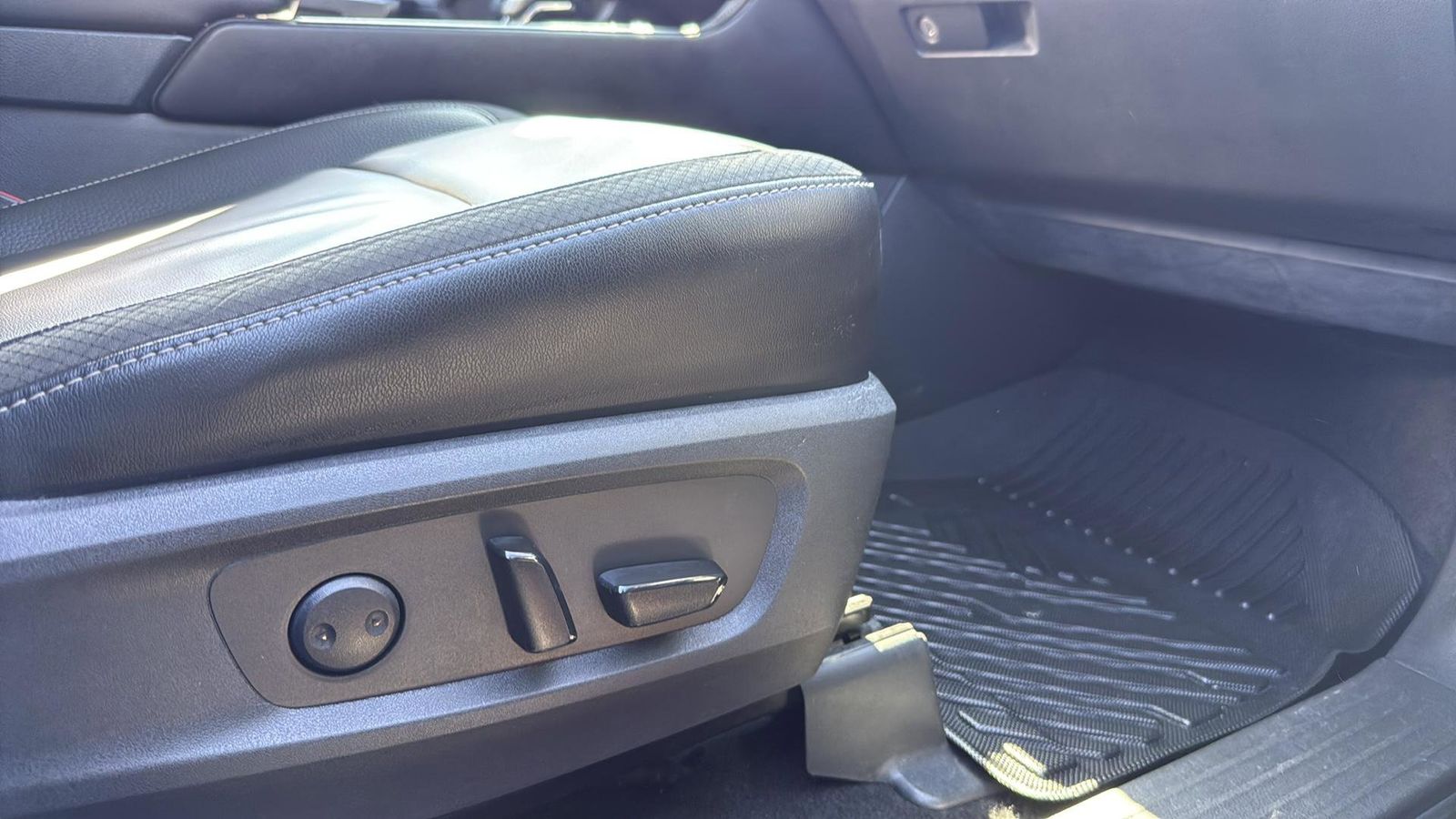 Used Car 2023 Nissan Pathfinder  Sl For Sale Under $30,000 In Austin, Texas