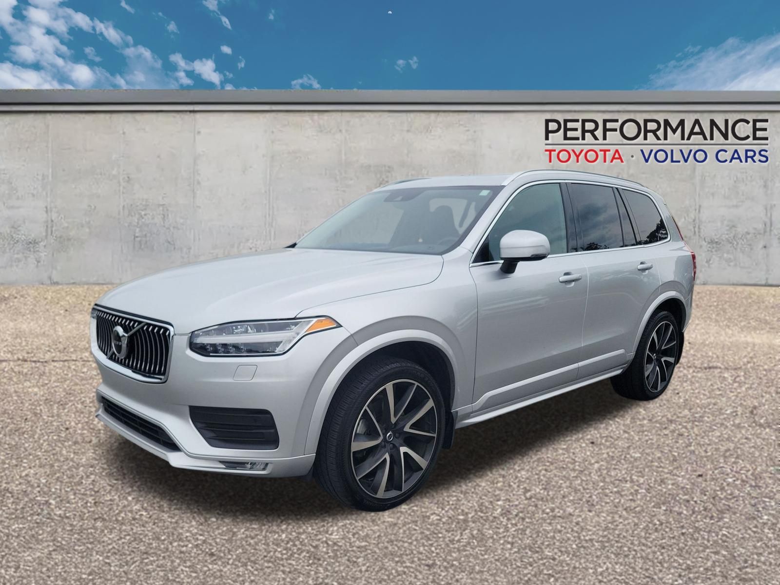  2021 Volvo XC90 T6 Momentum 6-Passenger AWD   