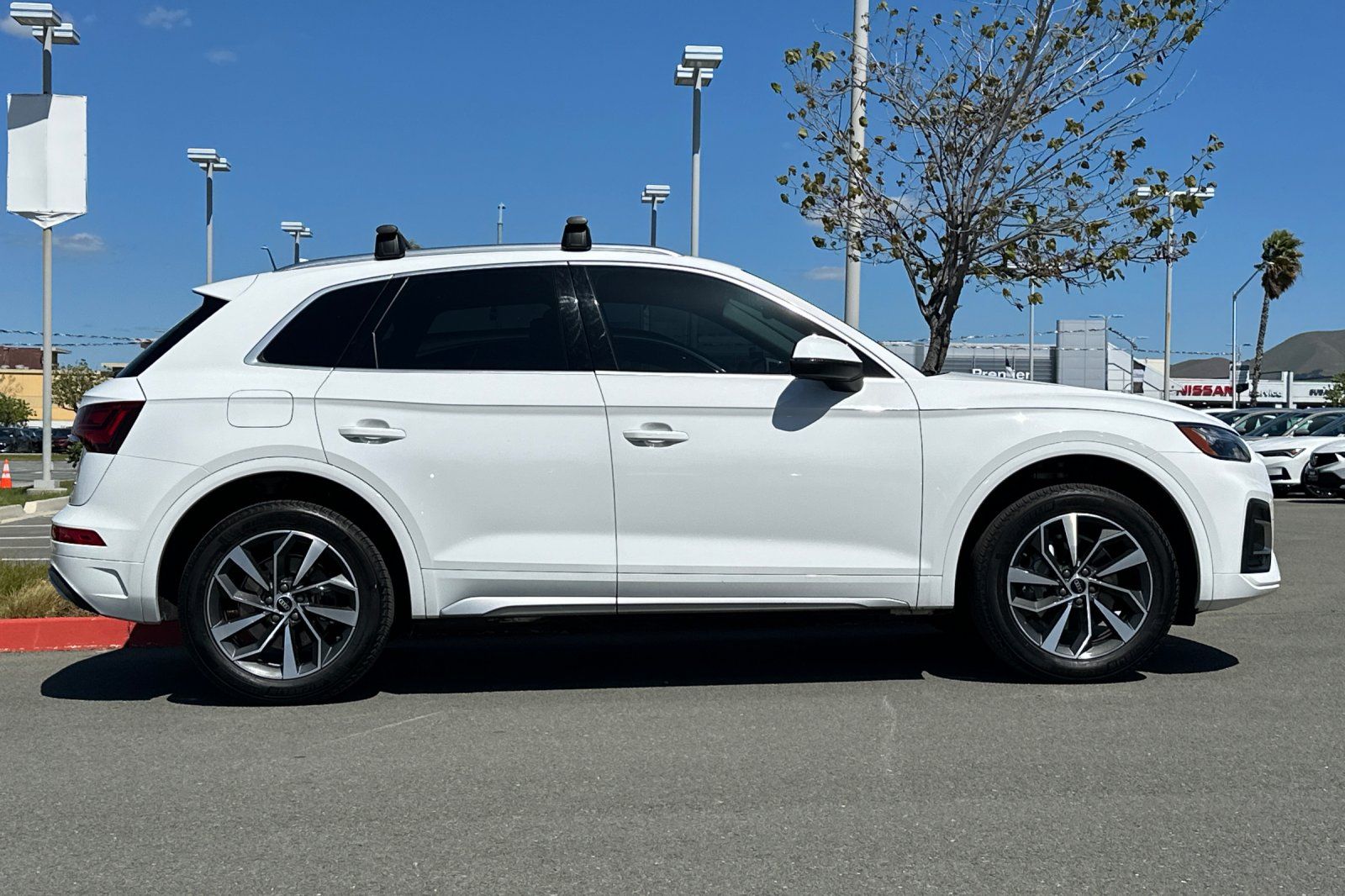 View vehicle photo 3