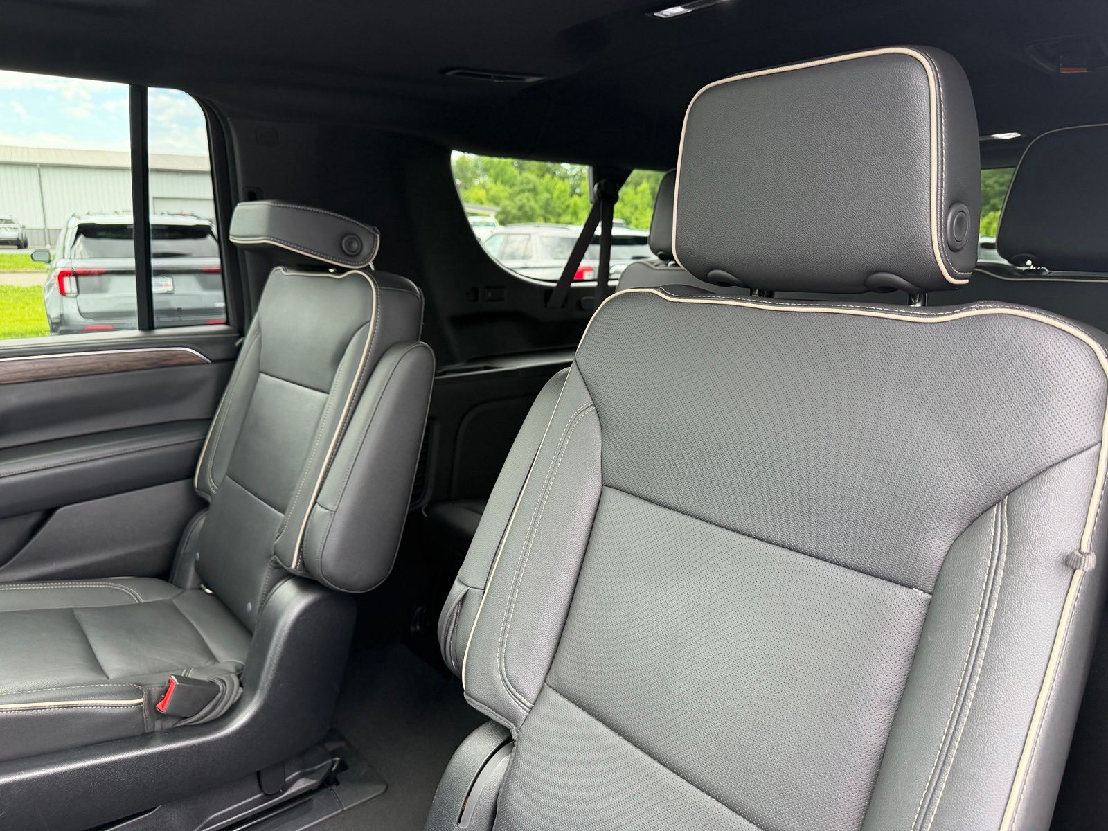 2021 Chevrolet Suburban image 14