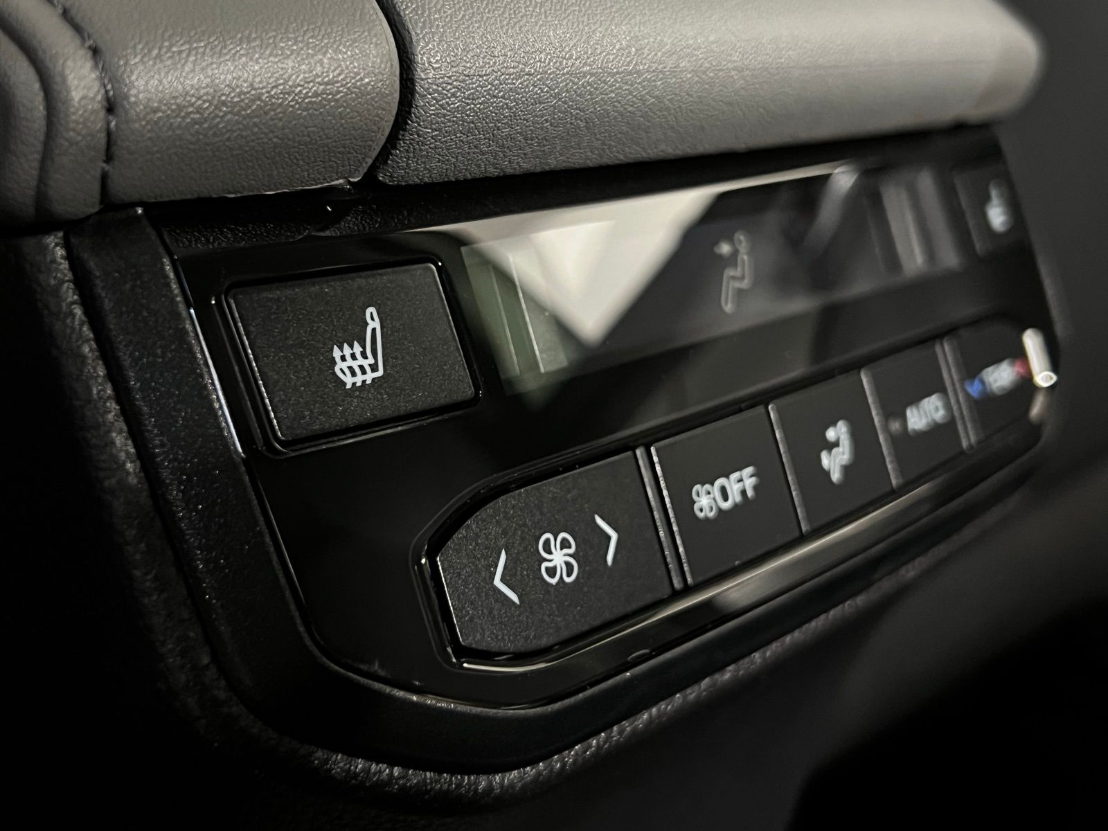 Thumbnail: 2026 Toyota Highlander - 28