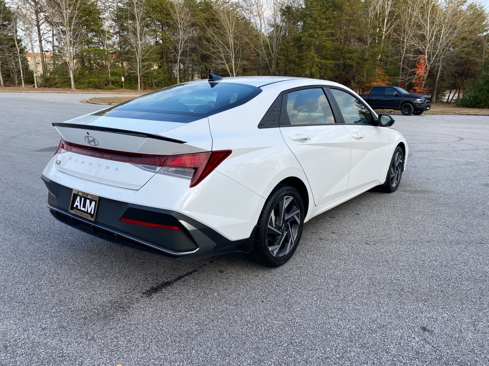 2025 Hyundai Elantra SEL Sport photo 2