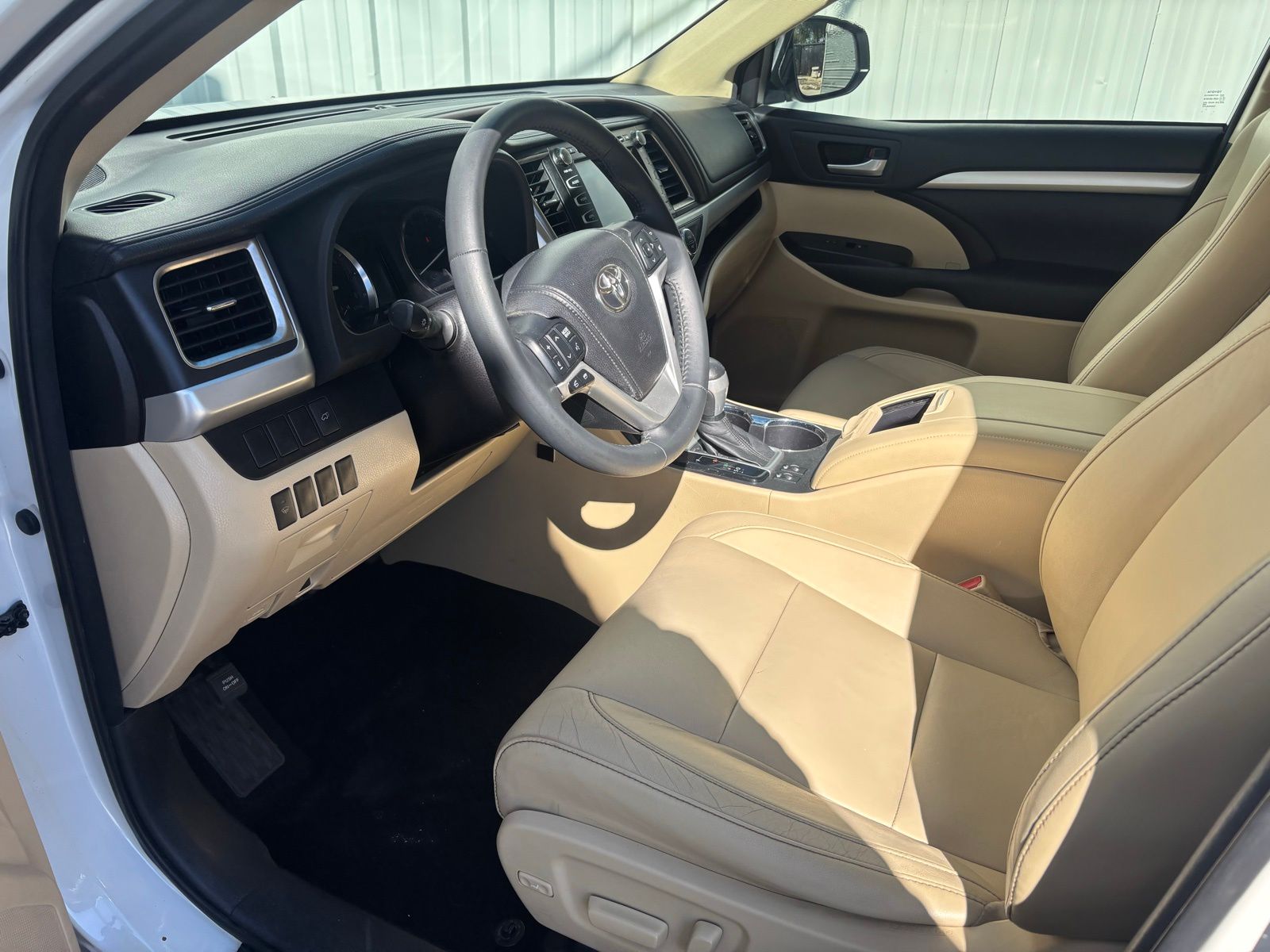 Used Car 2015 Toyota Highlander  Xle V6 For Sale Under $20,000 In Austin, Texas