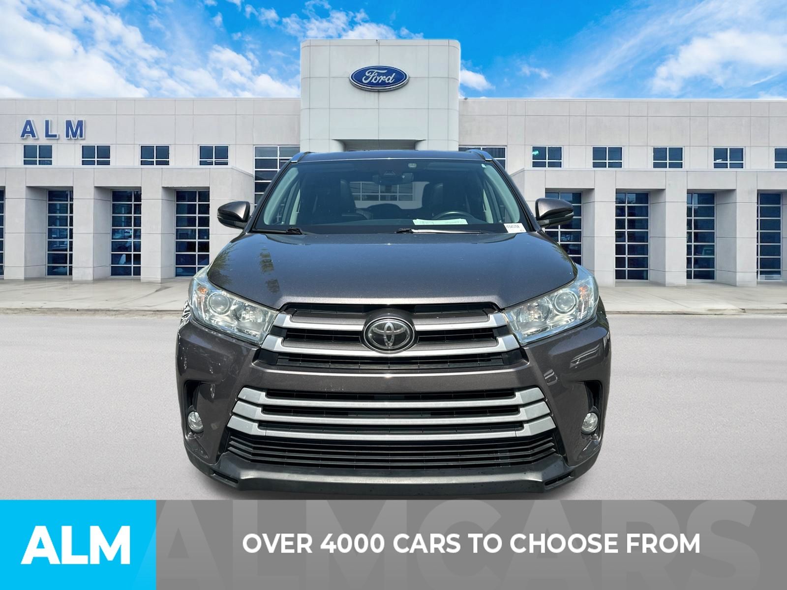 Used 2018 Gray Toyota XLE image 2