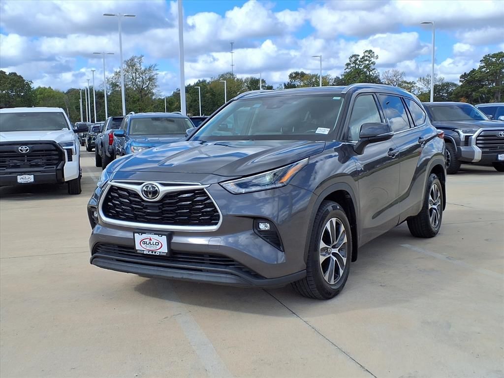 2021 Toyota Highlander XLE Gray at Gullo Toyota