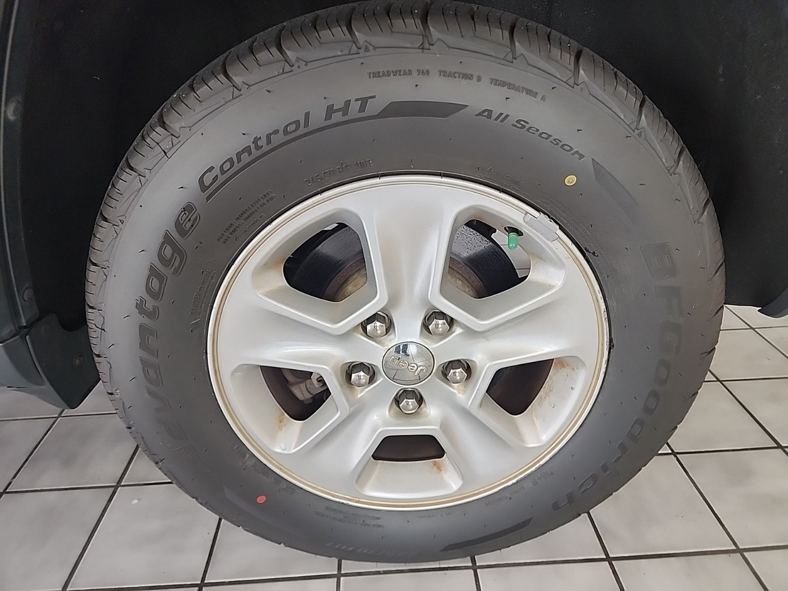 Used 2014 Granite Crystal Clearcoat Metallic Jeep Laredo image 25
