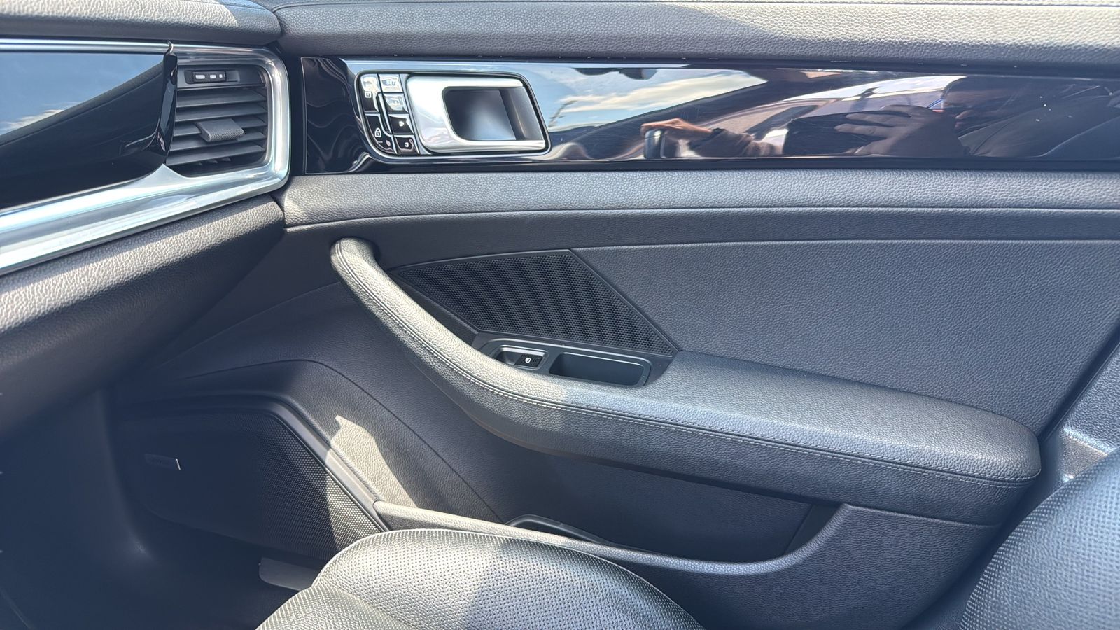 Used 2019  Porsche 4 image 23
