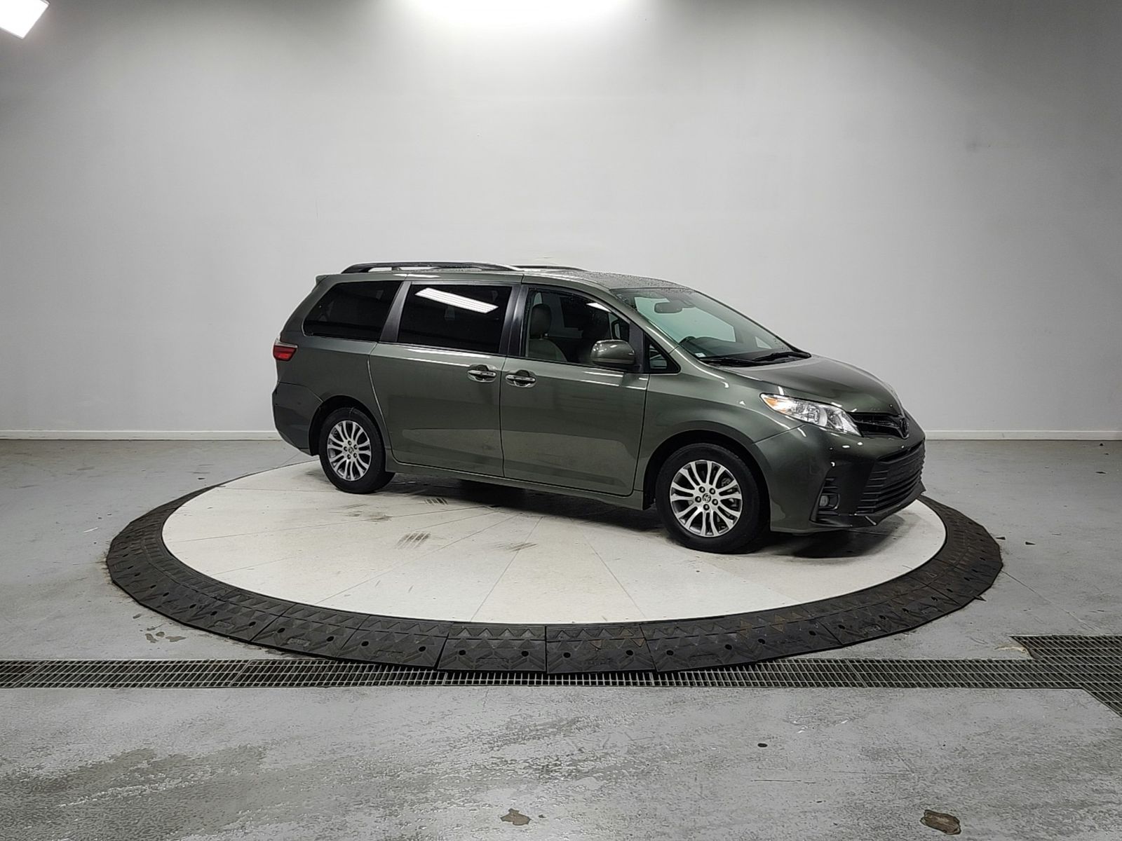 Alumina Jade Metallic 2020 Toyota Sienna Minivan Front-Wheel Drive 8-Speed Automatic