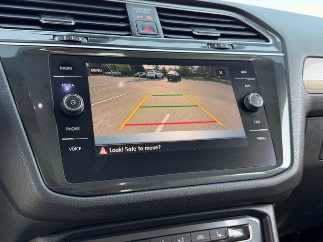 Used 2020 Gray Volkswagen 2.0T SEL image 19
