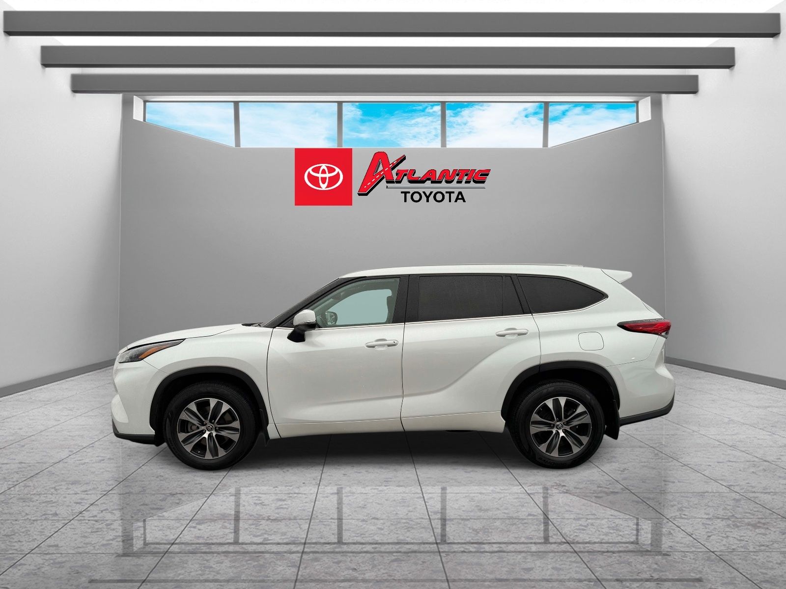 View vehicle photo 4