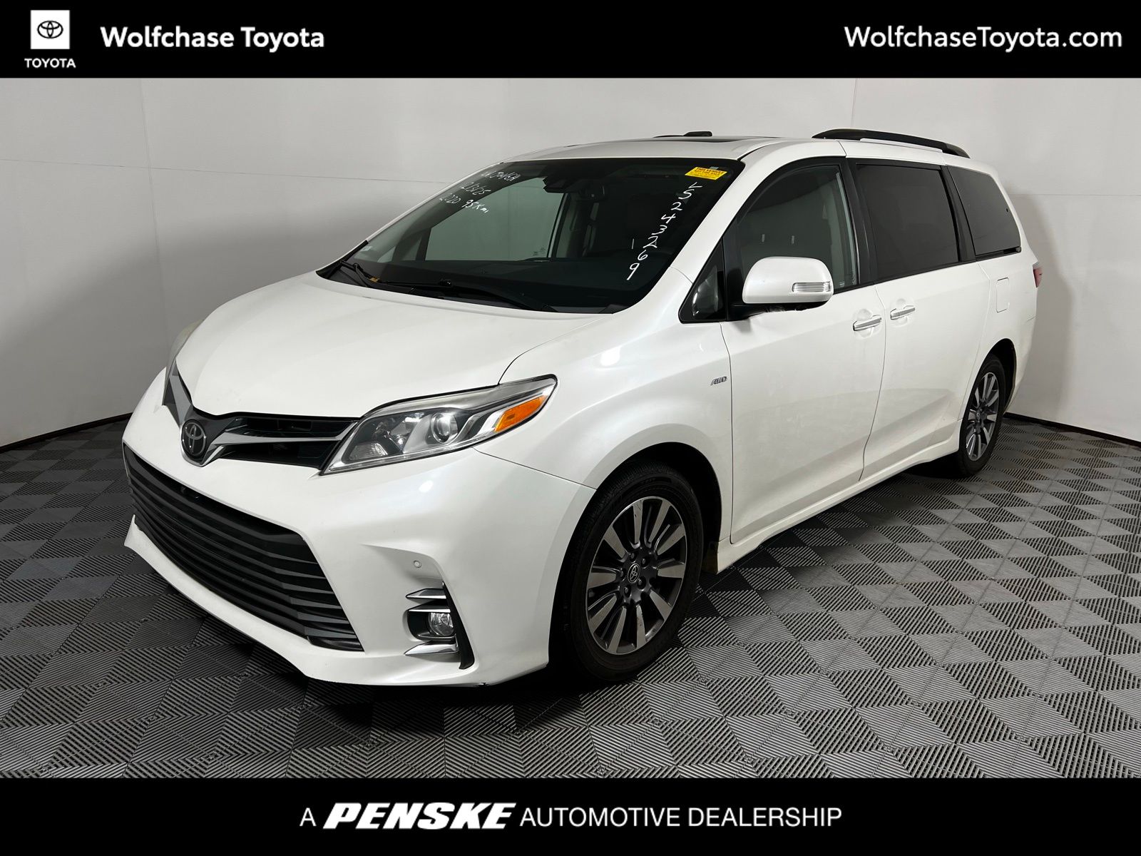 Thumbnail: 2020 Toyota Sienna - 1