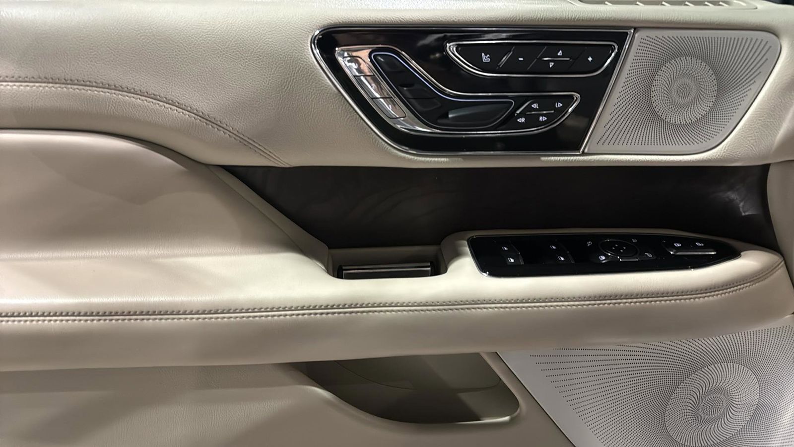 Used Car 2021 Lincoln Navigator  Reserve For Sale Under $50,000 In Austin, Texas