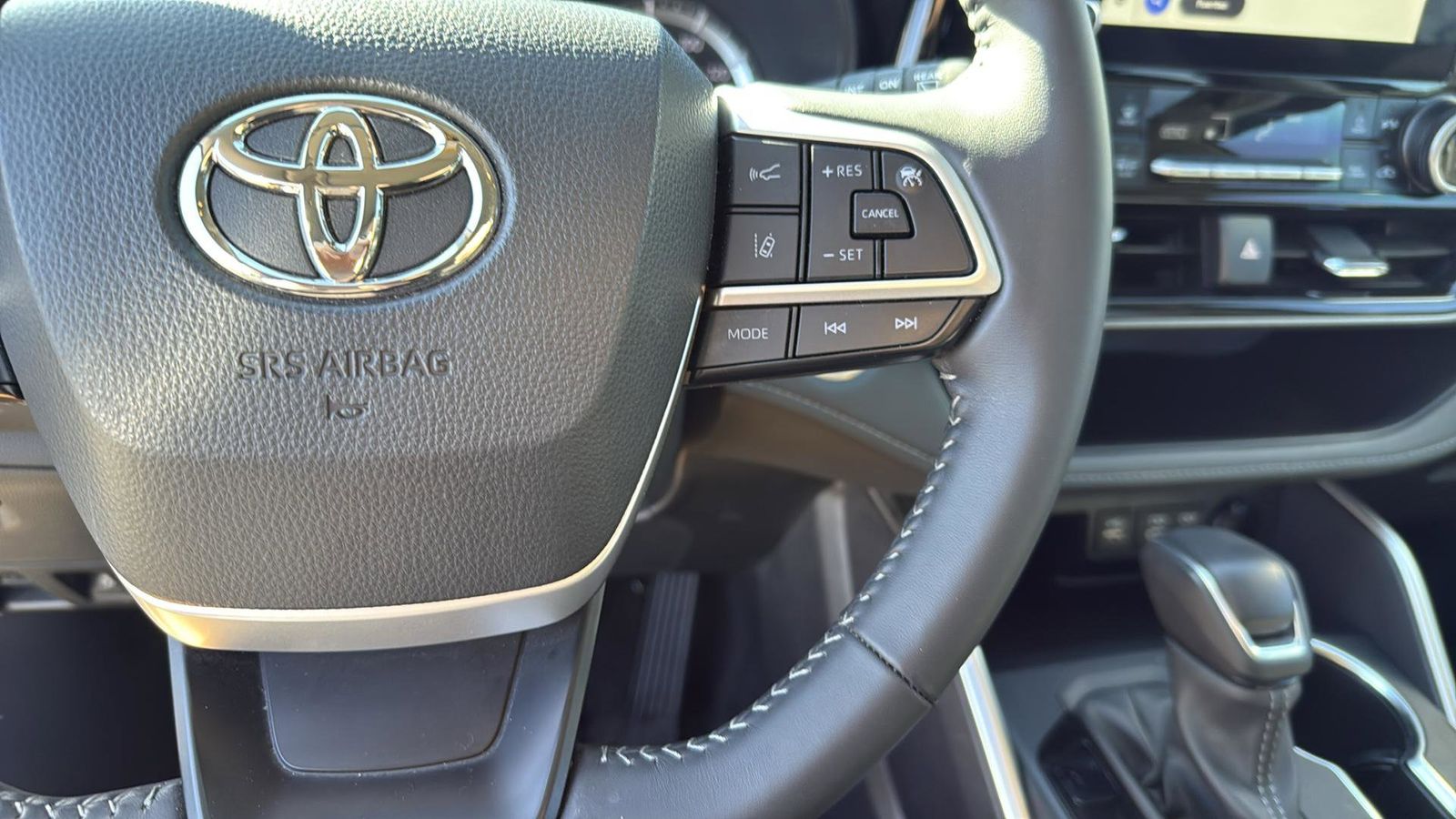 Used Car 2025 Toyota Highlander  Le For Sale Under $40,000 In Austin, Texas