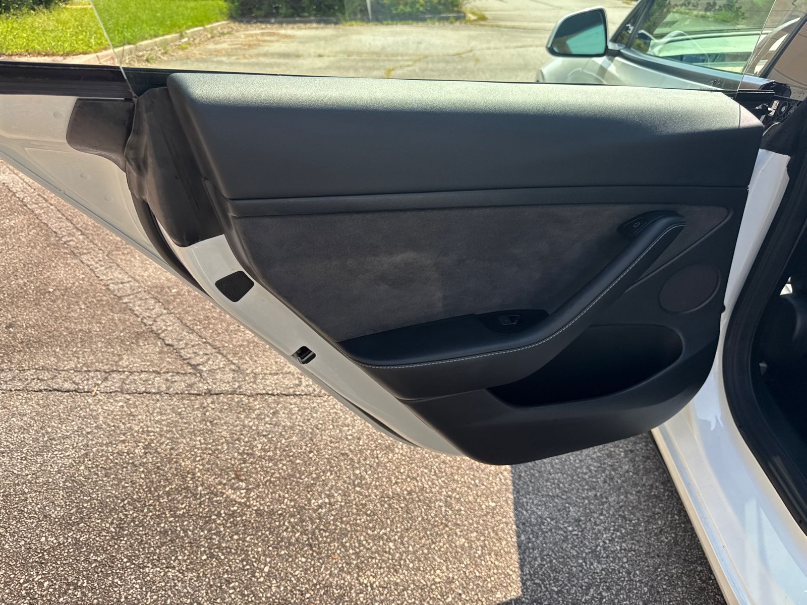Used 2023 Pearl White Multi-Coat Tesla Base image 22