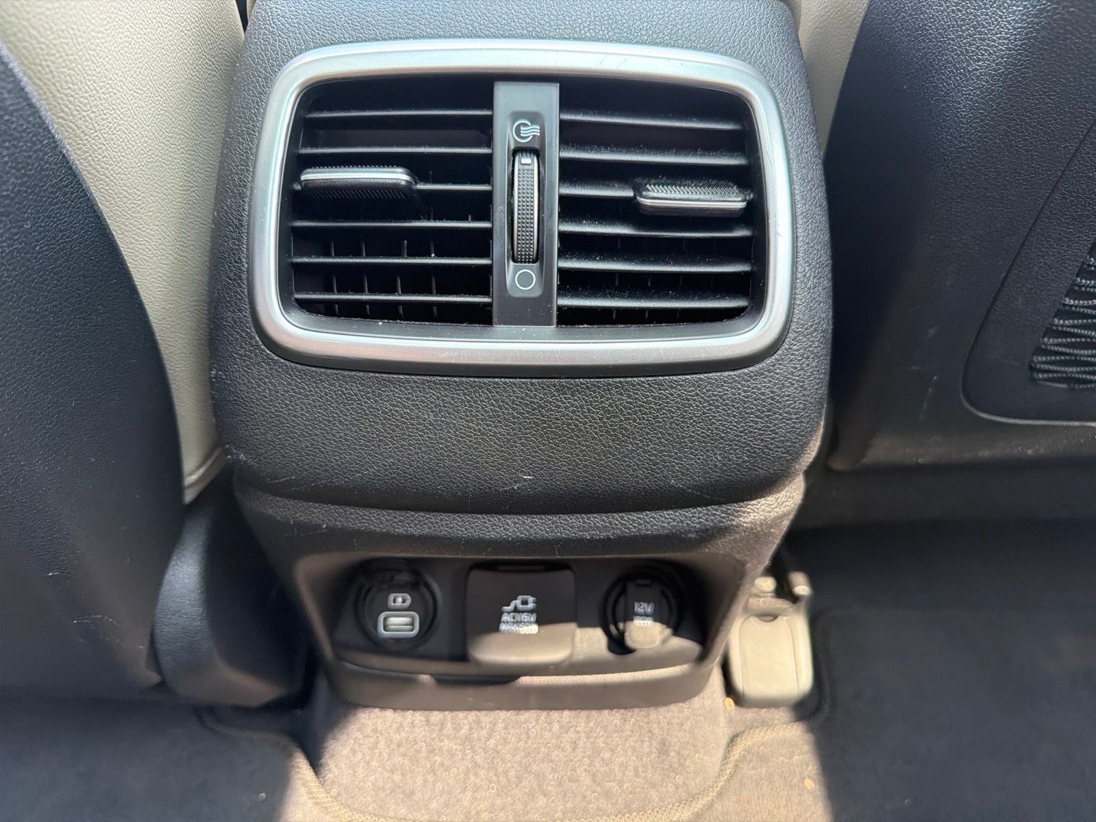 Used 2018 White Kia EX image 28