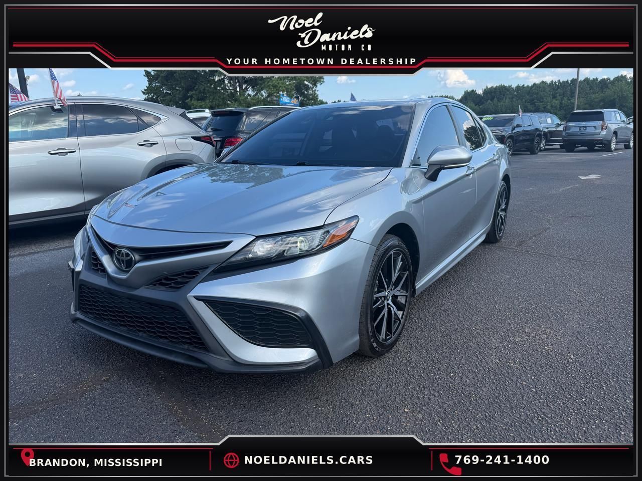 Celestial Silver Metallic 2023 Toyota Camry Sedan Front-Wheel Drive Automatic