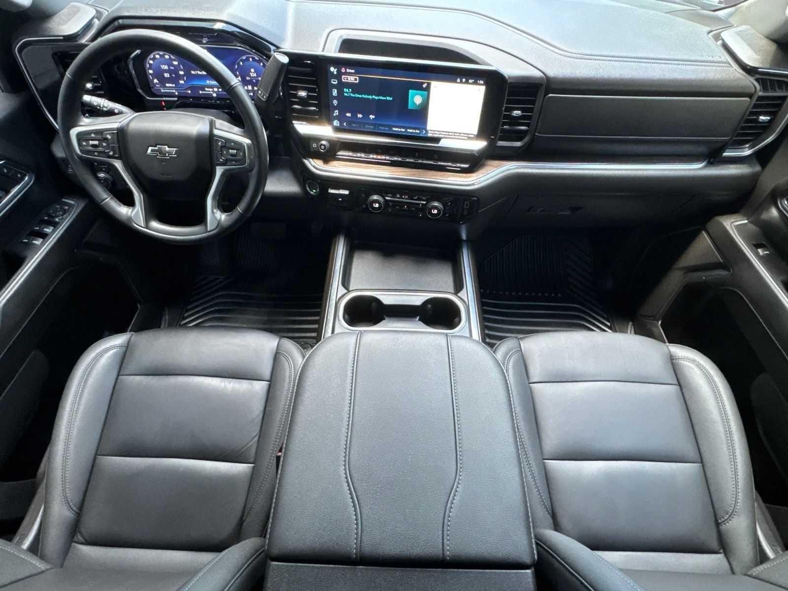 Used 2024 Summit White Chevrolet LT image 3