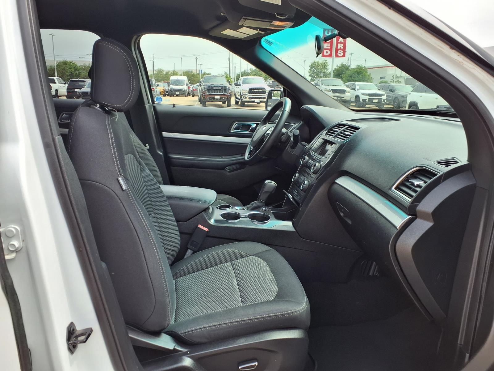2016 Ford Explorer XLT White at Autostrade
