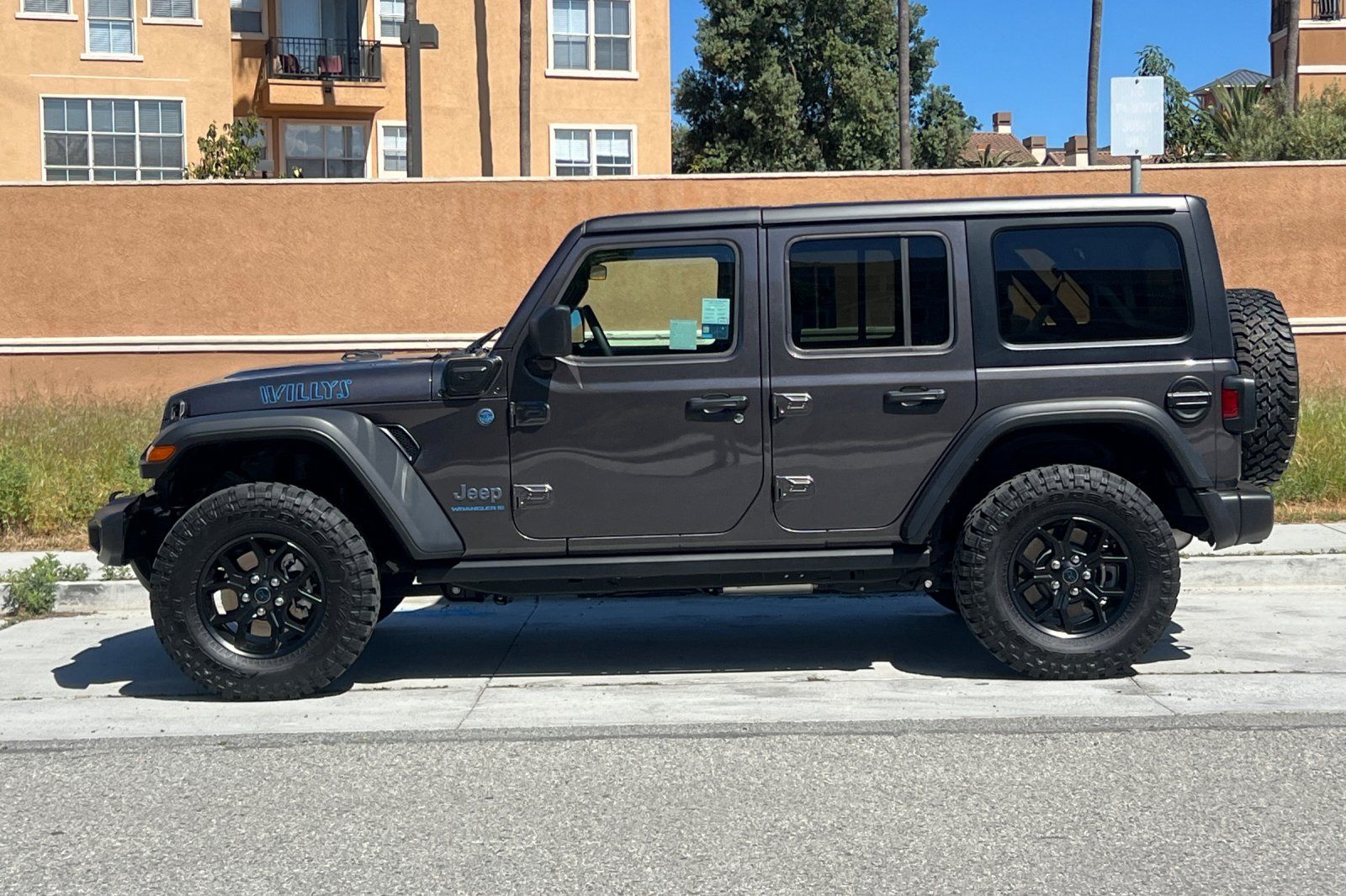 View vehicle photo 7