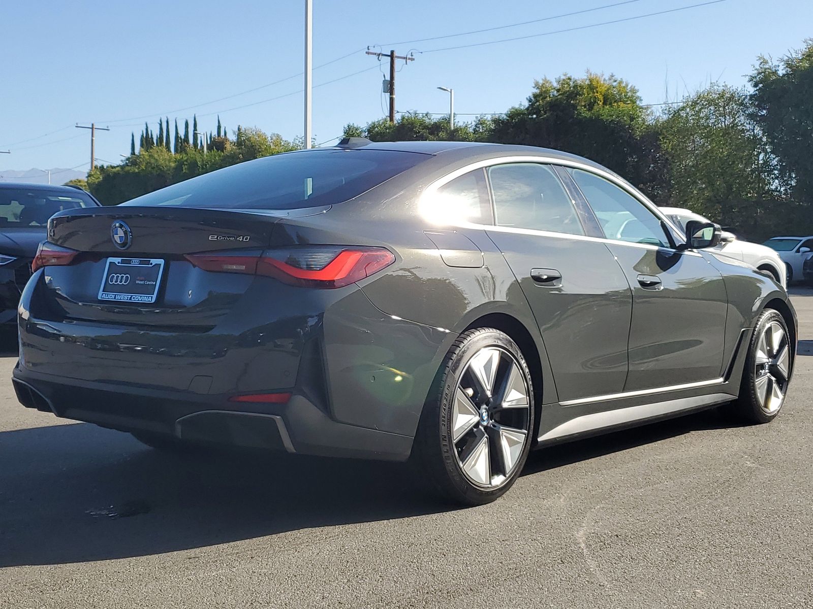 View vehicle photo 4