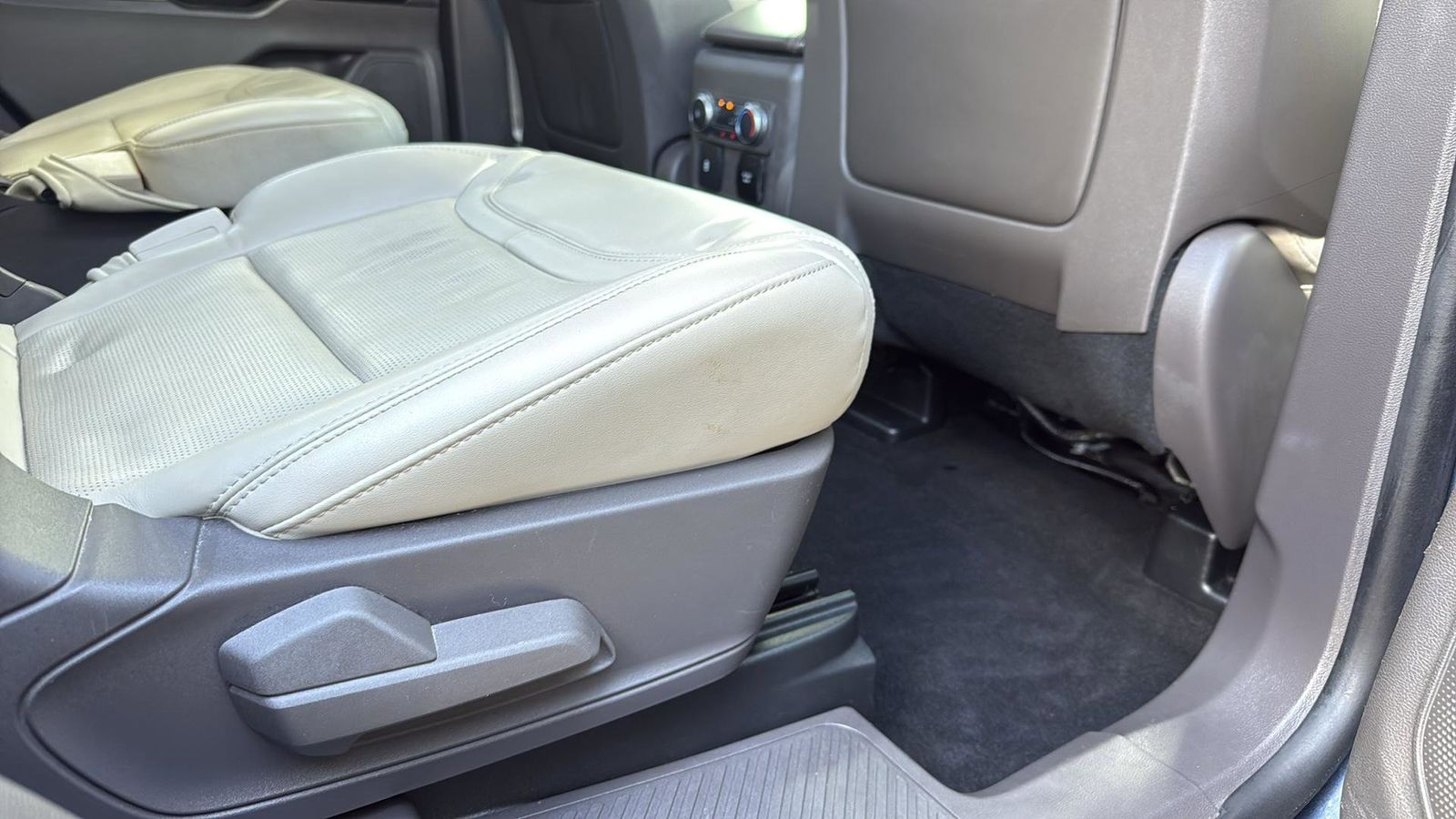 Used Car 2020 Ford Explorer  Platinum For Sale Under $25,000 In Austin, Texas