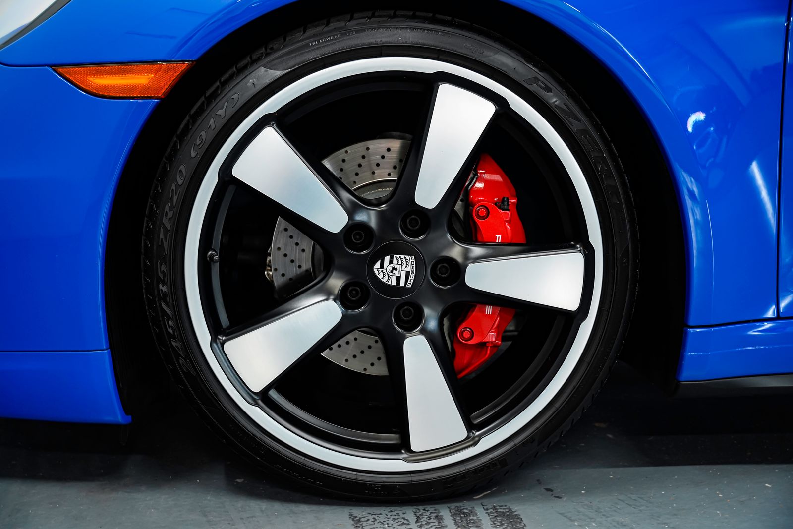 2016 Porsche 911 Carrera GTS — photo 49