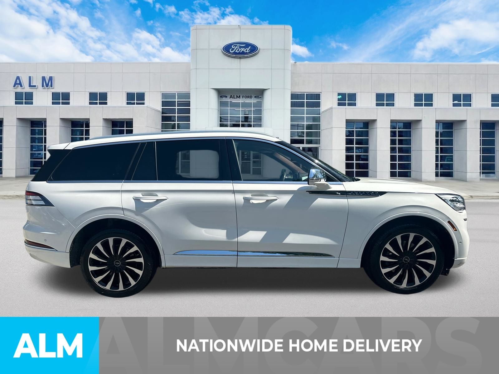 Used 2022 White Lincoln Black Label Grand Touring image 4