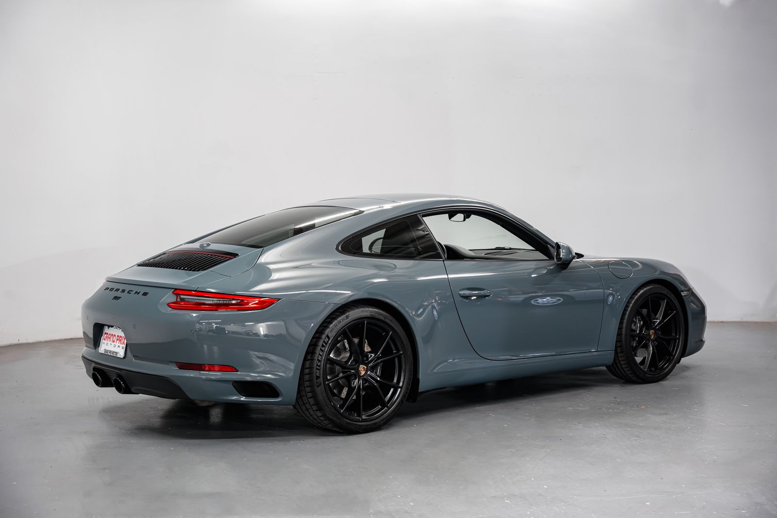 2018 Porsche 911 Carrera — photo 2