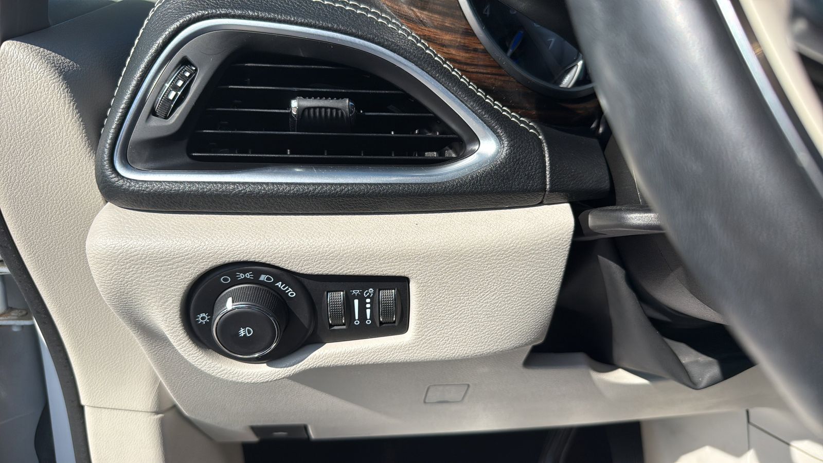 Used Car 2021 Chrysler Pacifica  Limited For Sale Under $30,000 In Austin, Texas